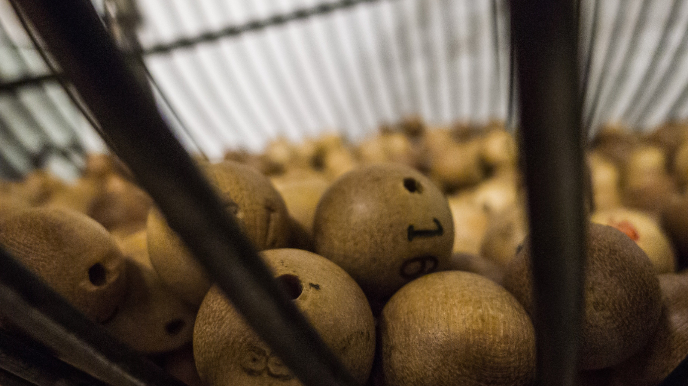 ナンバーズ4で絶対当たる数字?当たりやすい数字や当てた人の買い方も紹介