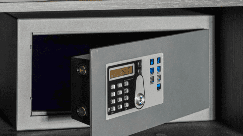 宝くじを保管する際は袋から出すべきか?